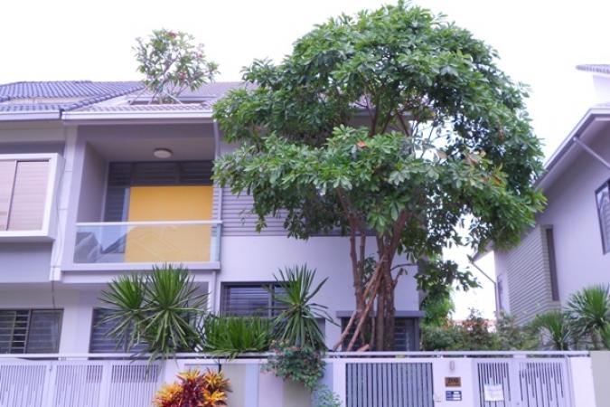 ２区にあるユニークな色使いのヴィラ