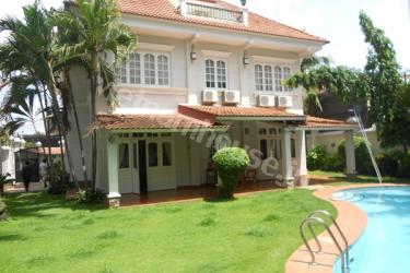 A Modern Villa With Big Garden In Dist 2