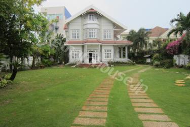 1,800㎡、庭付き、プール付き @タオデェイン