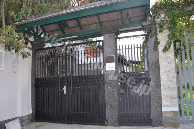 Villa nằm trong khu Fideco với đầy đủ nội thất chỉ cách công viên Thảo Điền vài bước chân tại Thảo Điền, quận 2