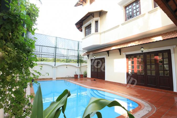 Living at villa near International school, Thao Dien, D2.