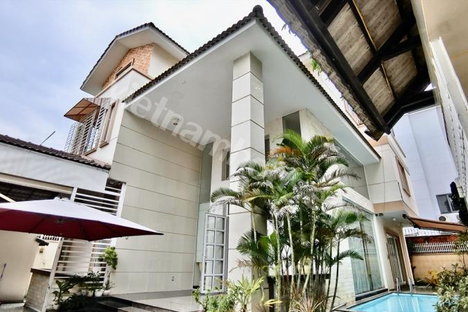 THAO DIENのプール付き戸建