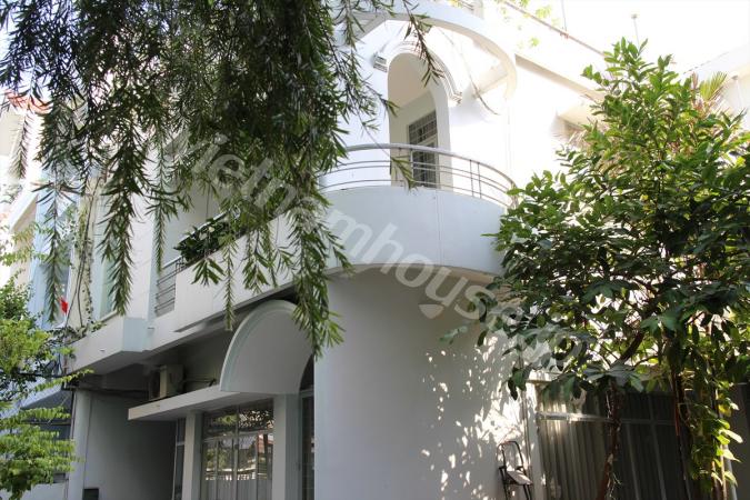 Nice villa with cute garden @Binh Thanh Districts near to City Garden