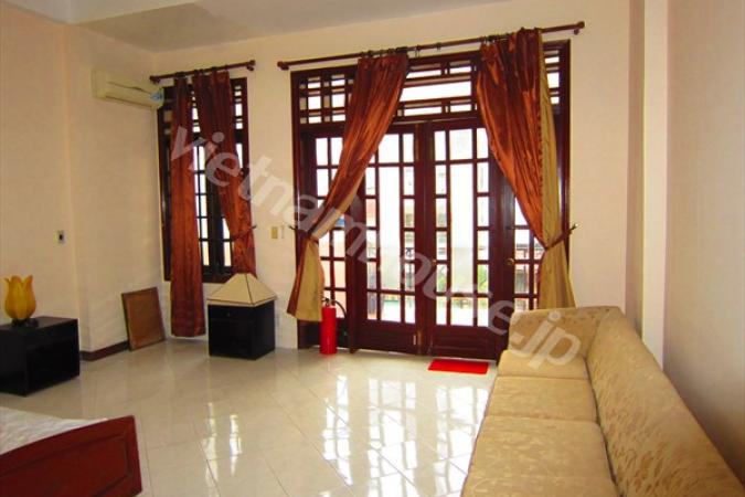 Nhà cho thuê trong hẻm gần trung tâm quận 1