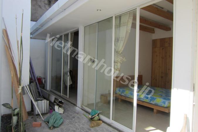 Nhà cho thuê phong cách villa, phù hợp cho gia đình, kế bên sở thú thành phố.