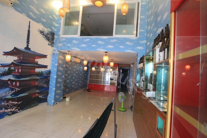 Nhà mặt tiền tọa lạc gần chợ Bến Thành