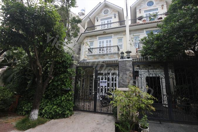 Nhà phố hiện đại gần công viên Thảo Điền, Quận 2