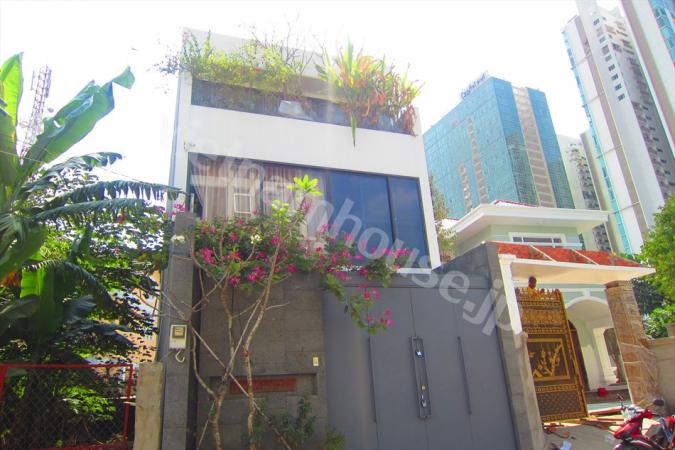 Hiện đại, sang trọng căn nhà được cho thuê với giá tốt nằm sau lưng Vista Quận 2.