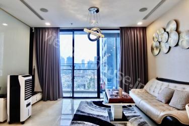 Middle-floor apartment with great views