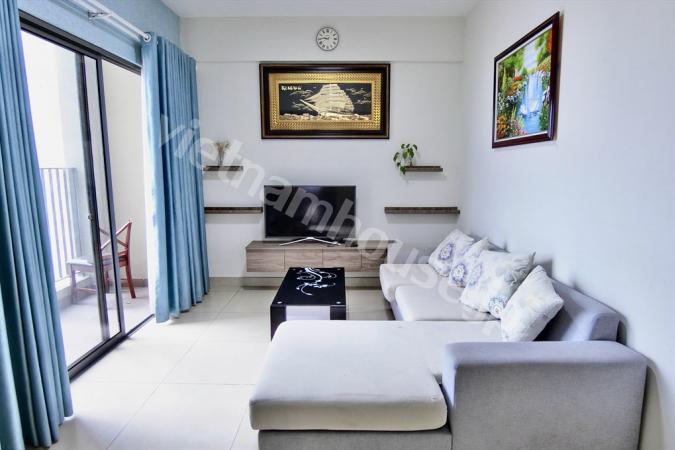 Absolutely love living in this light filled & modern home