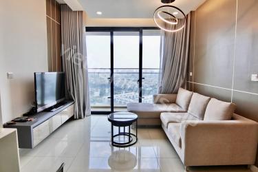 Airy and bright open plan living and dining