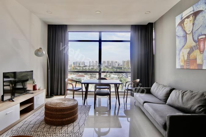 1 bedroom apartment with spacious living room