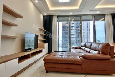 3 bedroom apartment with large brown leather sofa