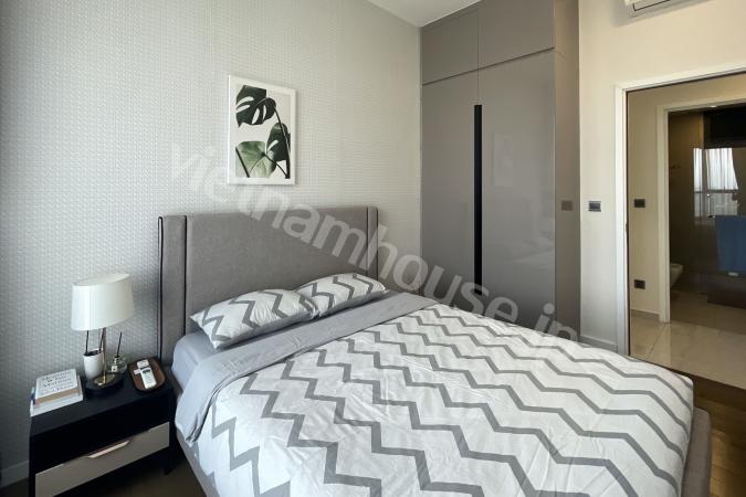 明るく開放感のあるQ2 Thao Dienの2ベッドルーム