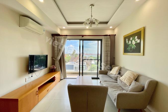 白と木の調和が映えるミニマルな住まい – マステリ タオディエン