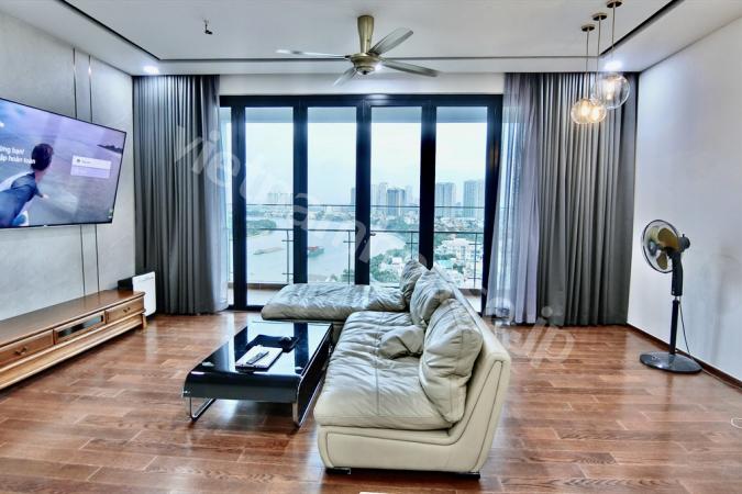 An abundance of cafes and dining options outside D'Edge