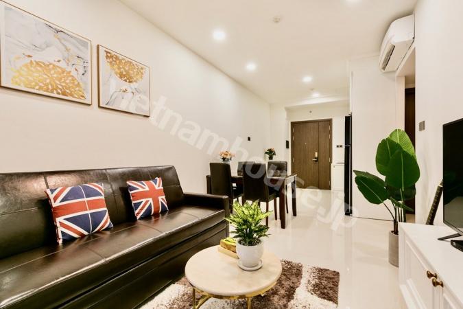 黒ソファと黒テーブルのお部屋