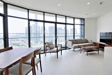 Direct view of Landmark 81 from City Garden