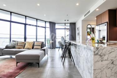Glamorous City Garden condominium with wide view