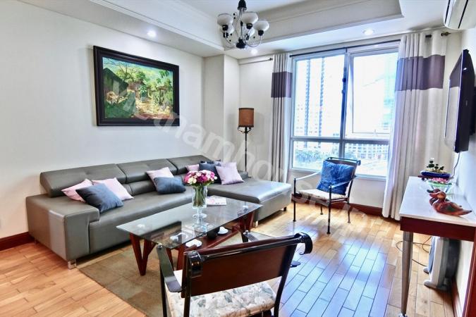 Manor apartment having mysterious attraction