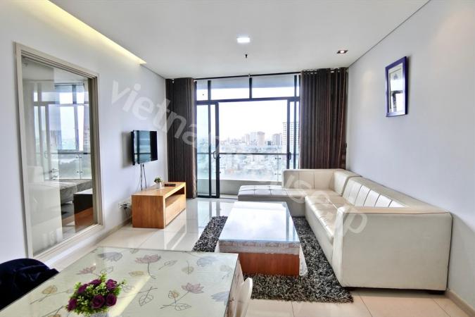 旧シティガーデンの開放感ある一室