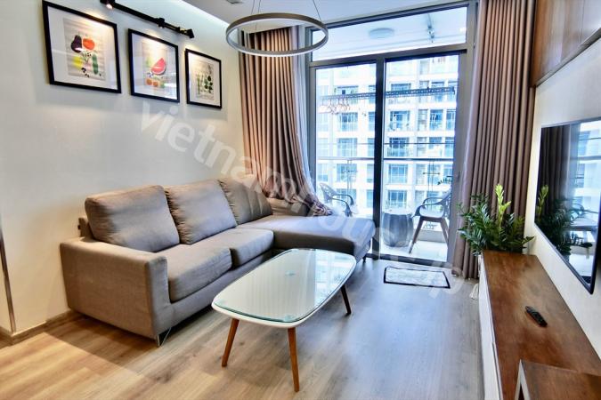 Lớp sàn gỗ bóng loáng khắp toàn bộ căn hộ