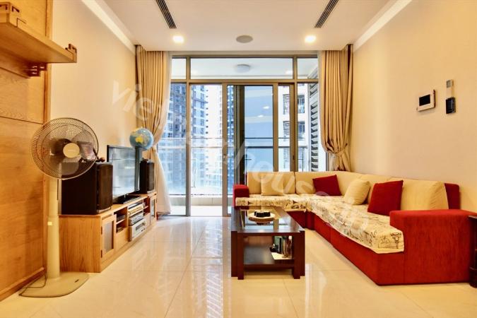 Ngôi nhà xinh xắn nằm giữa các tòa nhà chọc trời Vinhomes