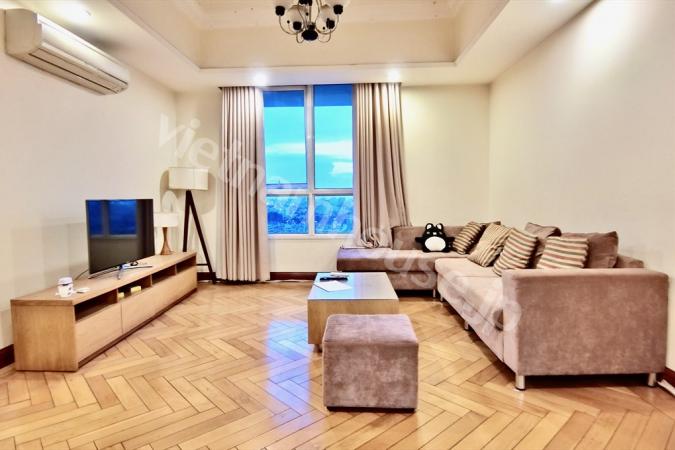 Ba phòng ngủ The Manor và cảnh quận Bình Thạnh lúc hoàng hôn