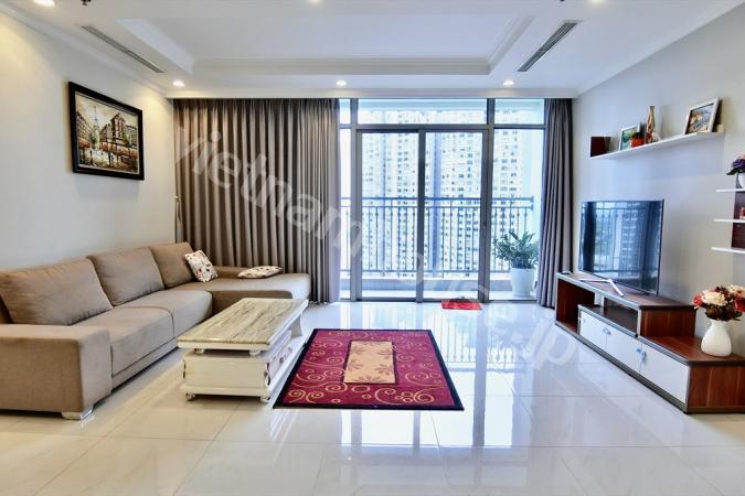 Chào đón ánh sáng tự nhiên dồi dào nhờ ban công lớn