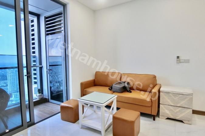 Elegant 1-Bedroom Apartment With Modern Design and Elite Amenities at Sunwah Pearl Saigon