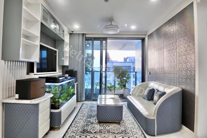 This two bedrooms apartment with an aquarium-like atmosphere