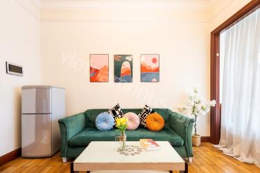 The Manor – Simple and easy-to-style apartment