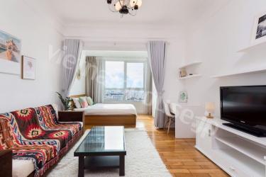  The Manor – Bright and clean space with white tones