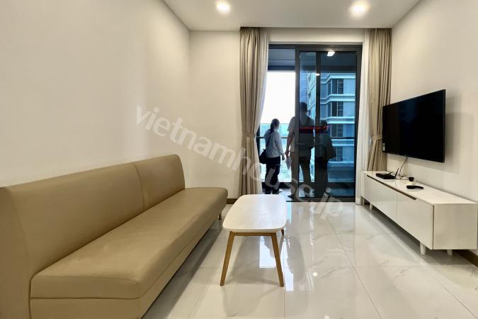  Live next to District 1 with this fully furnished 1-bedroom Apartment at Sunwah Pearl
