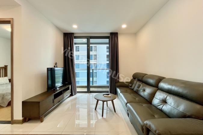 サンワパールのリバービューを望む温かみのあるミニマルな1ベッドルームで至福のリラックスタイム