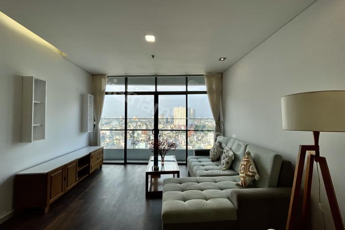 シームレスなガラス壁のデザインと贅沢なパノラマビューを誇る住まいシティーガーデン1LDK