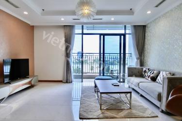 Suitable apartment for families in Vinhomes Central Park, Binh Thanh District.