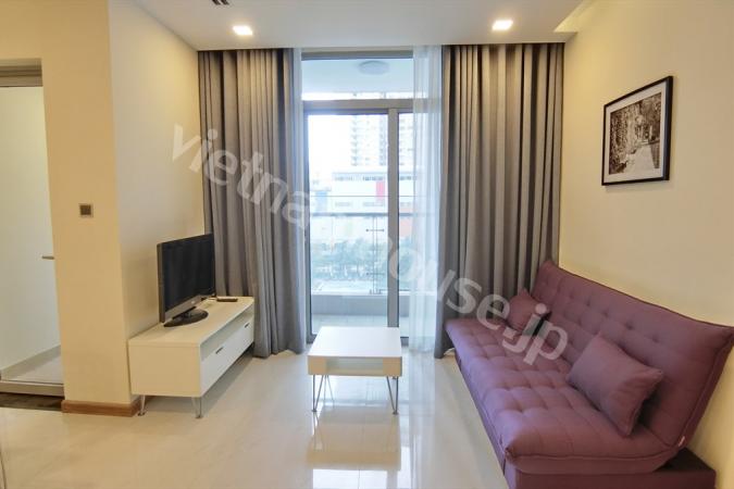 Bộ sofa với màu tím huyền ảo trong căn hộ Vinhomes Central Park