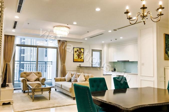 Bốn phòng ngủ trong căn hộ Vinhomes với view nhìn ra hướng sông