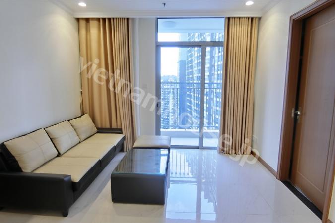 Ba phòng ngủ tại căn hộ Vinhomes, trong đó 1 phòng có thể tận dụng làm phòng đọc sách