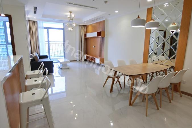 Sông Sài Gòn phía xa xa so với căn hộ Vinhomes