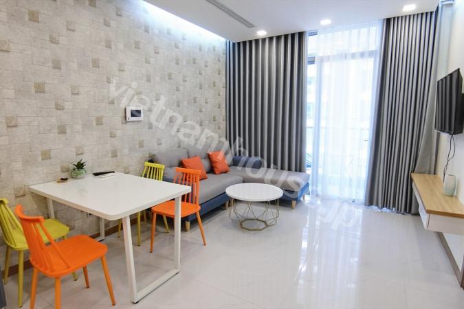 Trang trí với màu cam tại Vinhomes Central Park