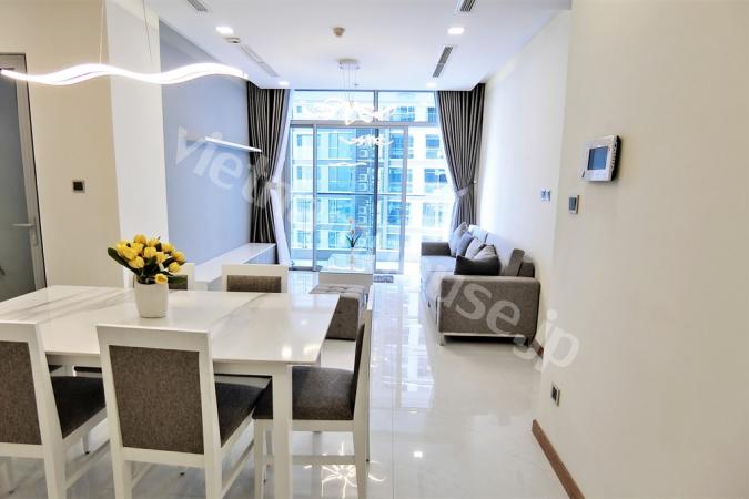 Những ánh đèn uốn lượn độc đáo tại phòng khách Vinhomes