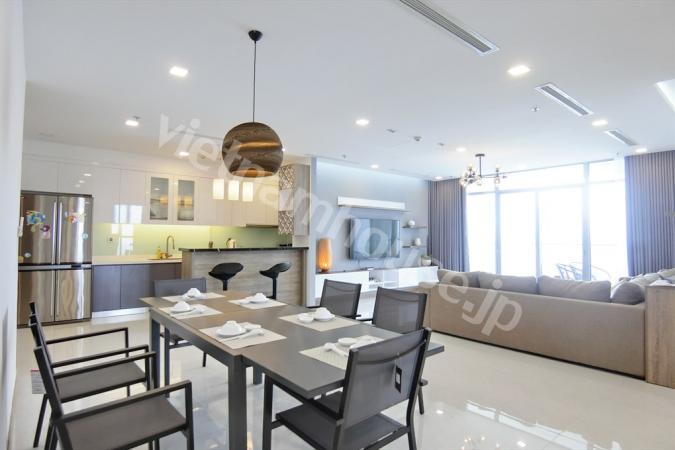 Bốn phòng ngủ cao cấp tại Vinhomes Central Park với hướng nhìn ra sông Sài Gòn