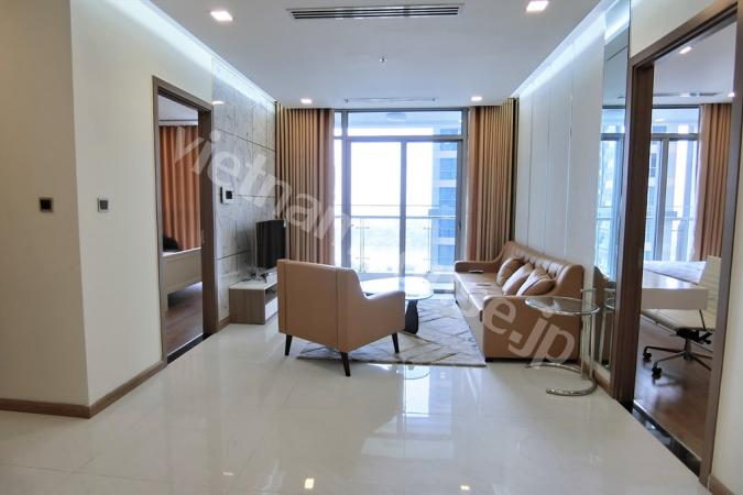 Căn hộ 3 phòng ngủ siêu rộng với nhiều kệ tủ và ghế thư giãn ấn tượng