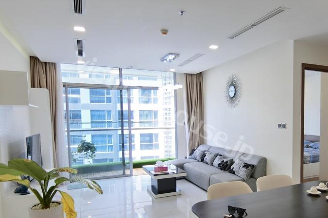 Căn hộ tươi sáng với sàn gỗ phòng ngủ đầy tính nghệ thuật