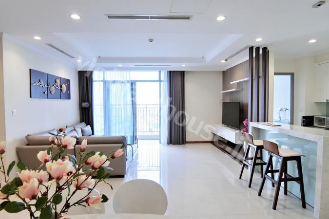 Bắt được toàn cảnh sông Sài Gòn từ căn hộ bốn phòng ngủ Vinhomes