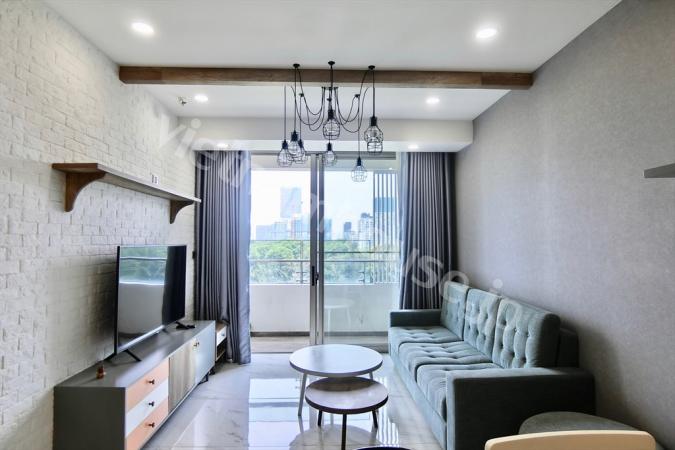 Contemporary 3-Bedroom Midtown Apartment with Sleek Design