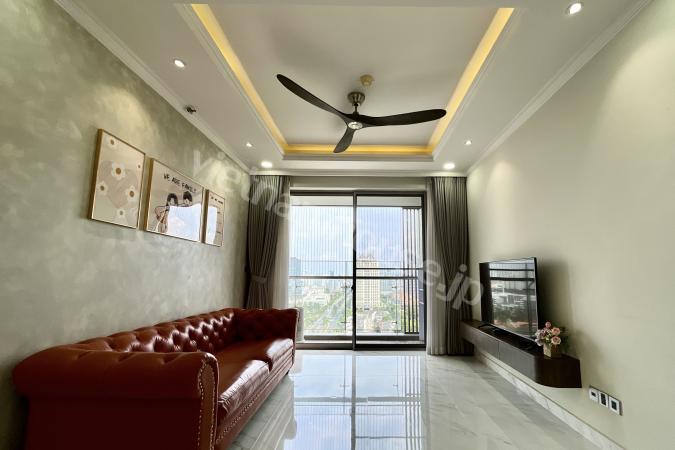 ミッドタウン：艶やかなレザーソファと遊び心溢れる子供部屋を備えた洗練の3LDK