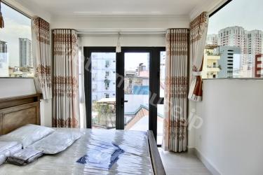 Absorb lights from three sides of serviced apartment